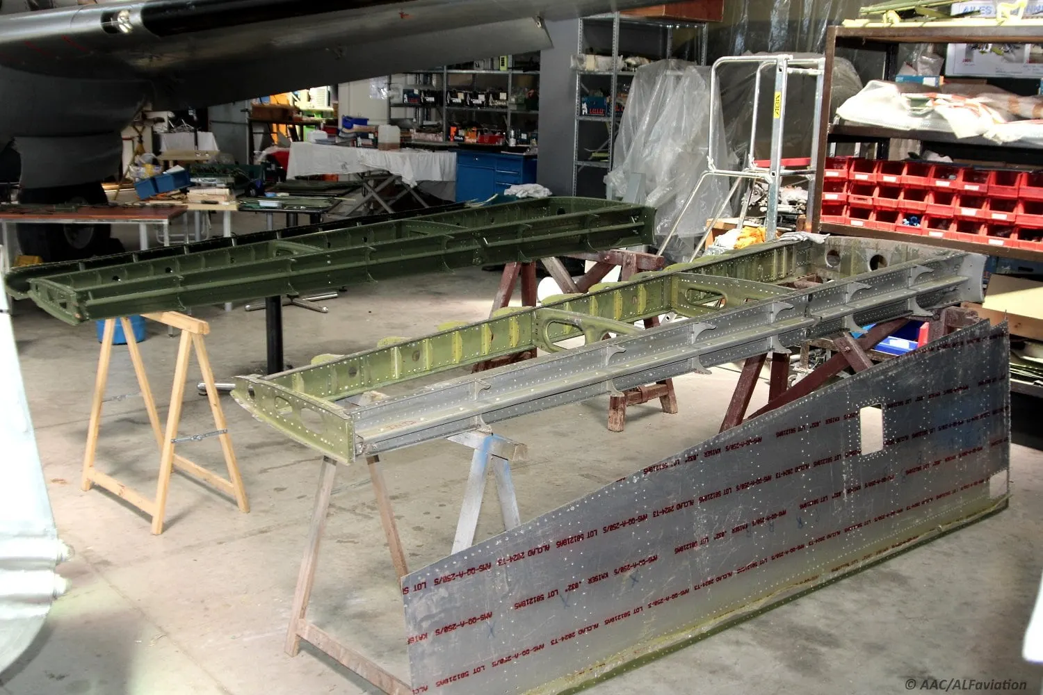 Restauration de l'A-26 Invader : conduites hydrauliques et empennage
