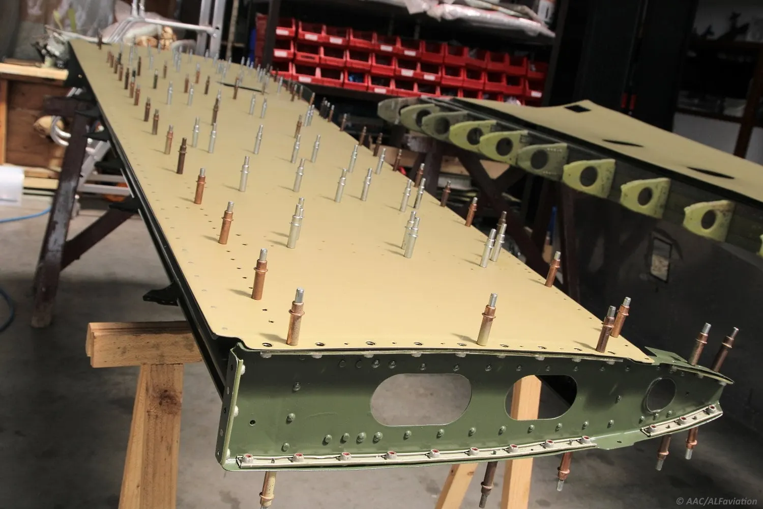 Restauration de l'A-26 Invader : conduites hydrauliques et empennage