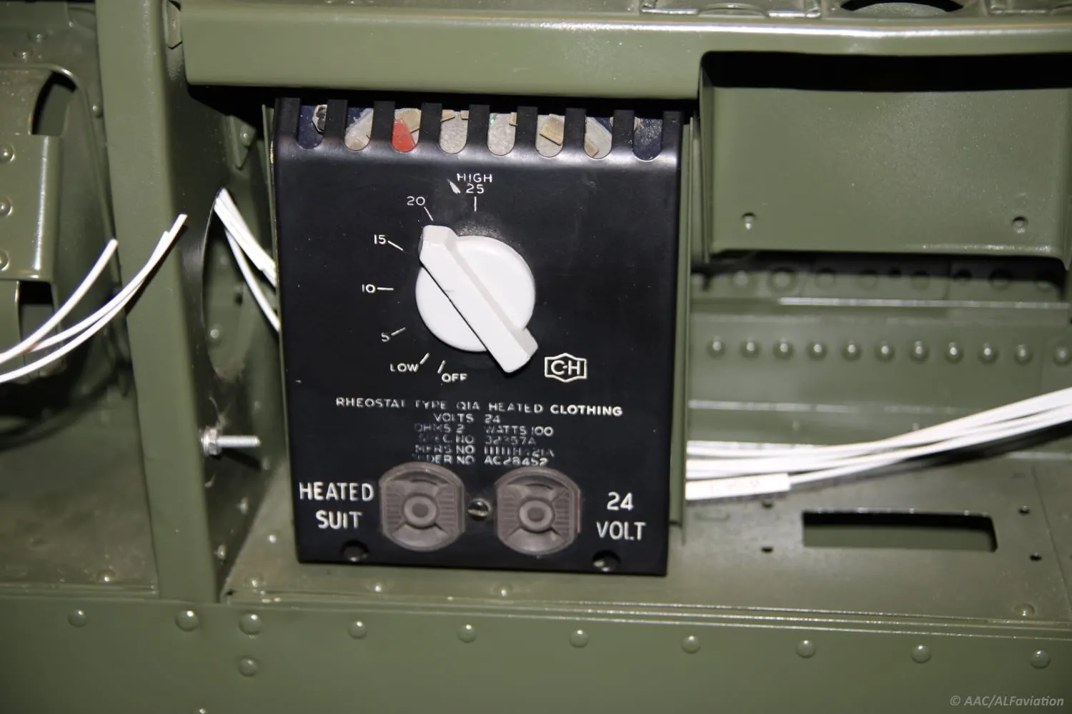 Restauration de l'A-26 Invader : montage du cockpit sur le fuselage