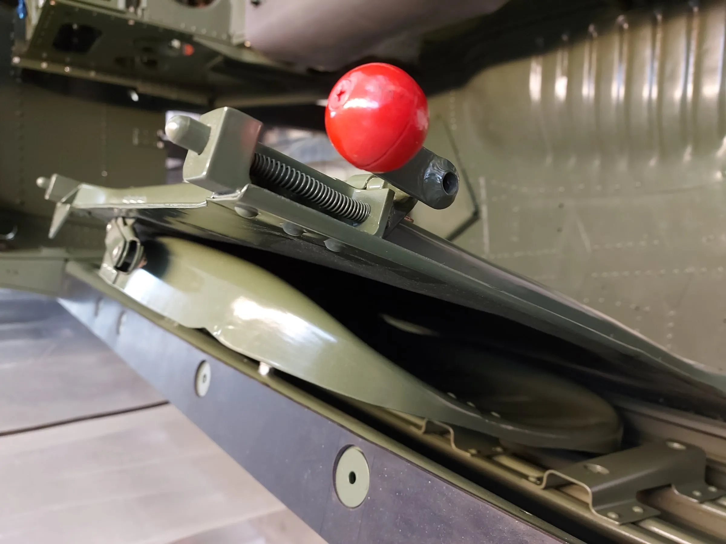 Restauration de l'A-26 Invader : poursuite du montage des équipements du fuselage