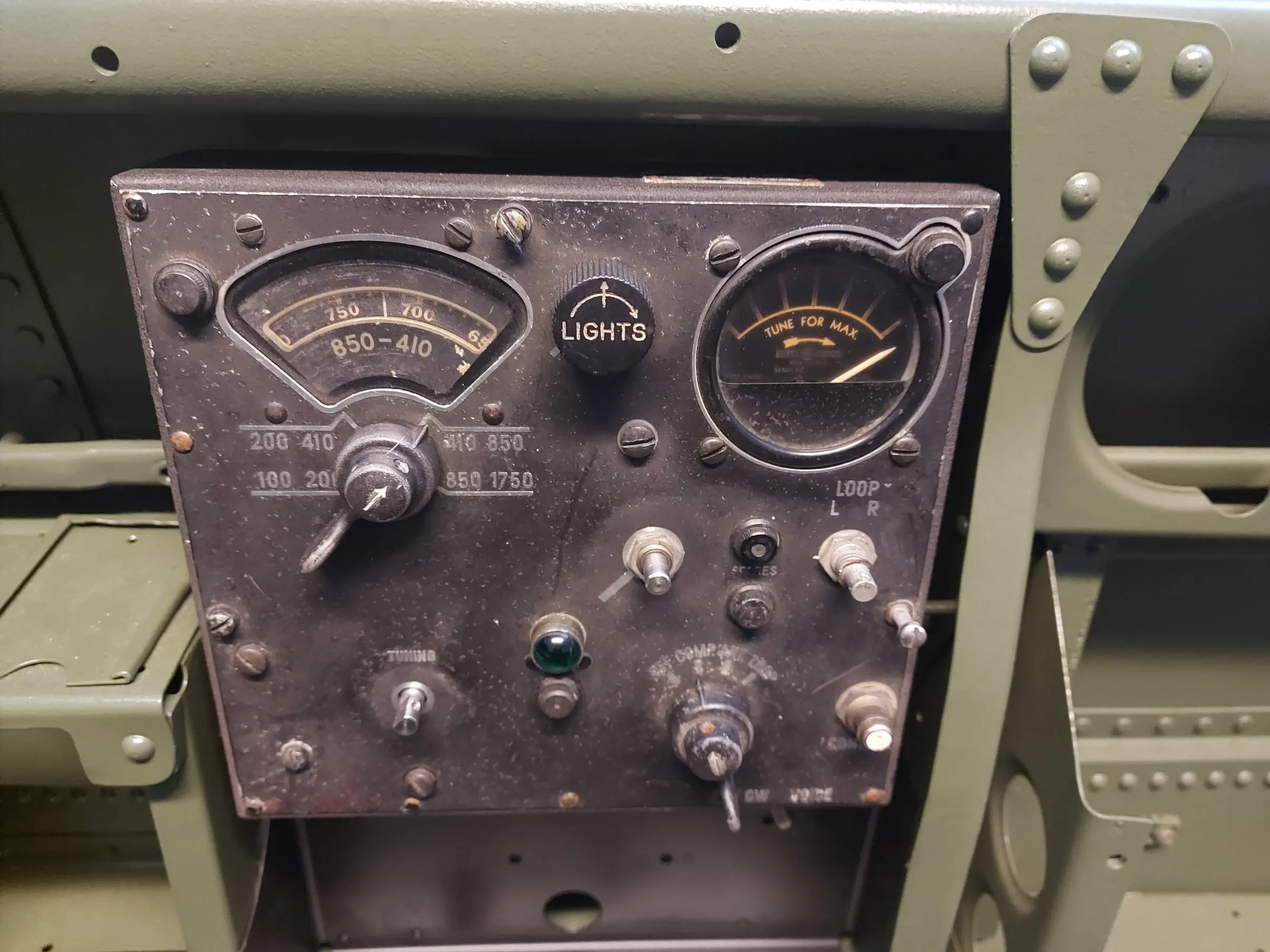 Restauration de l'A-26 Invader : poursuite du montage des équipements du fuselage