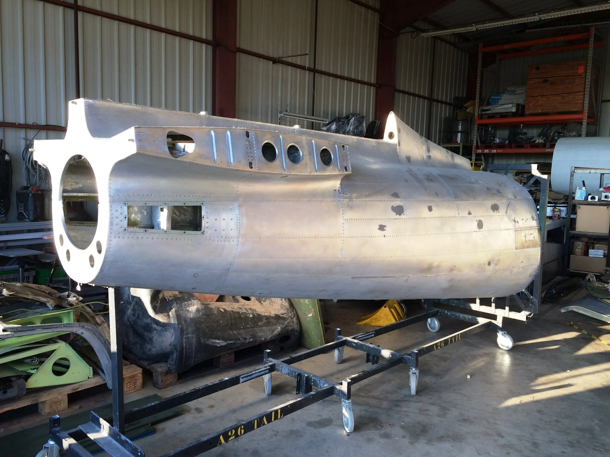 Restauration de l'A-26 Invader : réception des différentes pièces de l'Invader