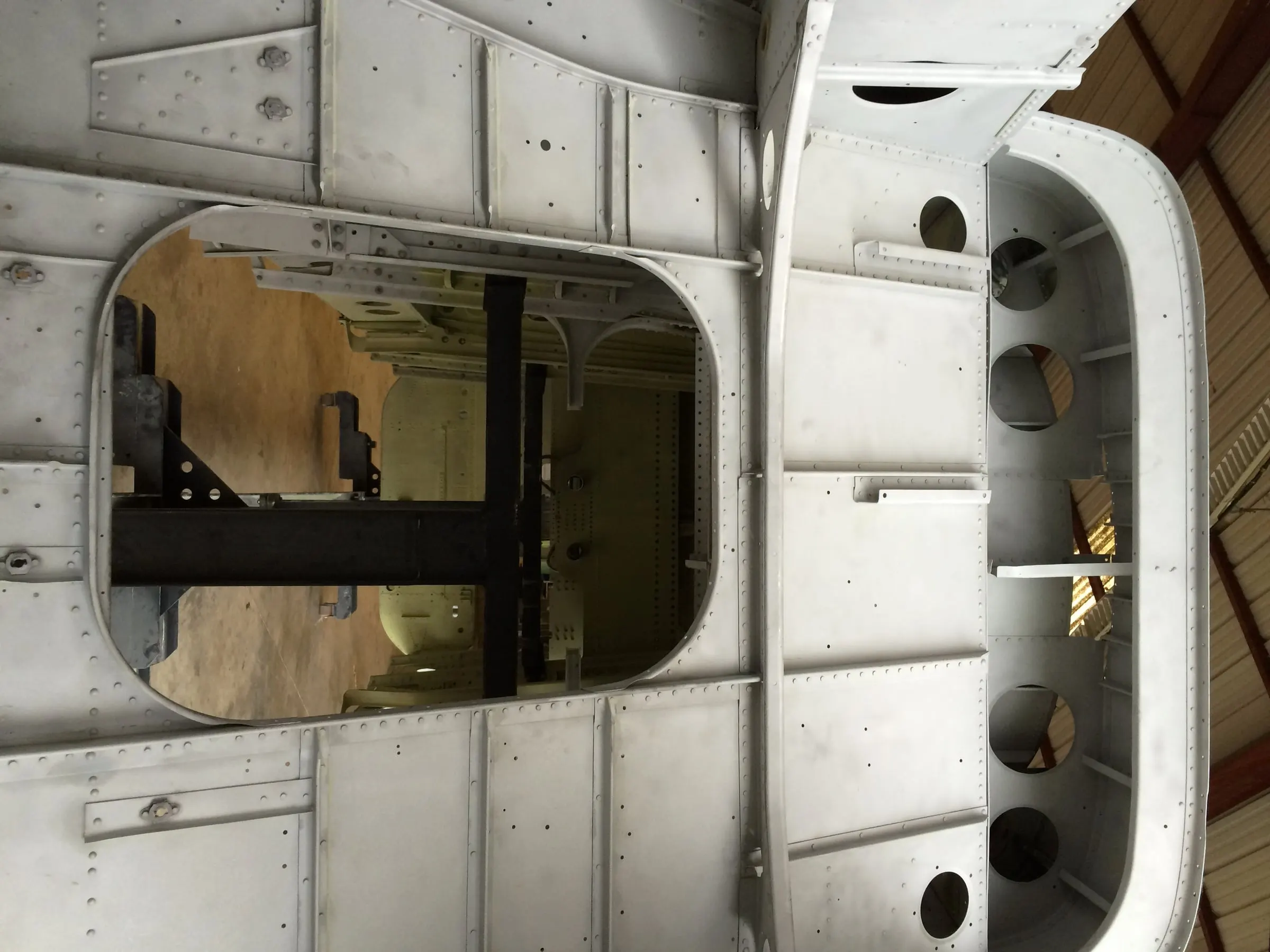 Restauration de l'A-26 Invader : réception des différentes pièces de l'Invader