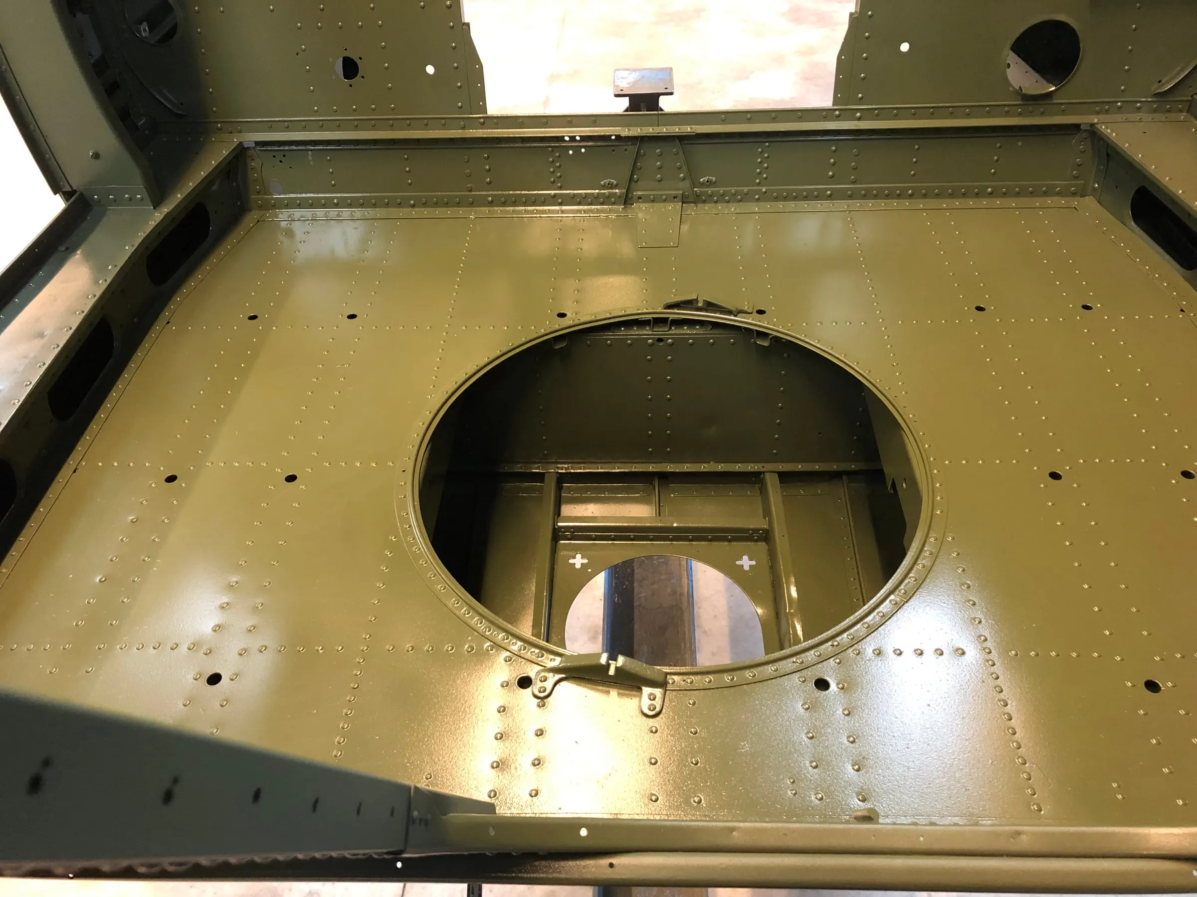 Restauration de l'A-26 Invader : la section centrale du fuselage est achevée