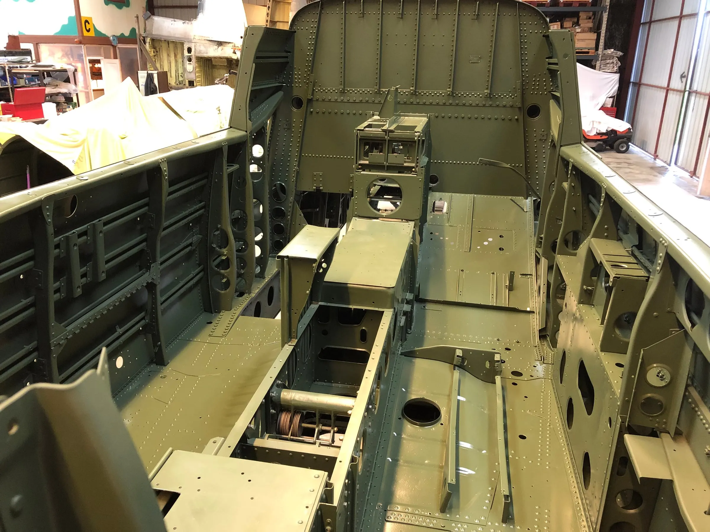 Restauration de l'A-26 Invader : la section centrale du fuselage est achevée